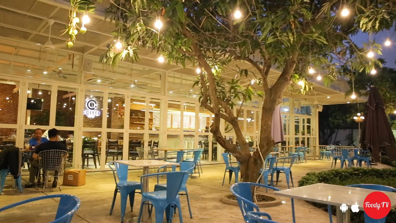Nếu bạn đang tìm kiếm một quán cafe sân vườn nhẹ nhàng, đẹp mắt và sang trọng thì hãy đến với chúng tôi, không gian xanh mát, sang trọng chắc chắn sẽ khiến bạn cảm thấy hài lòng.